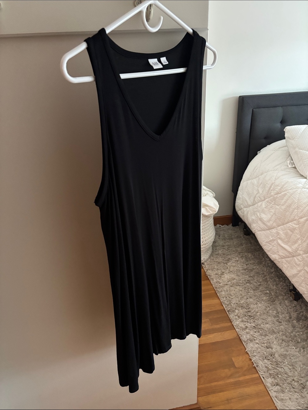 GAP Black Sleeveless V-Neck Mini Dress